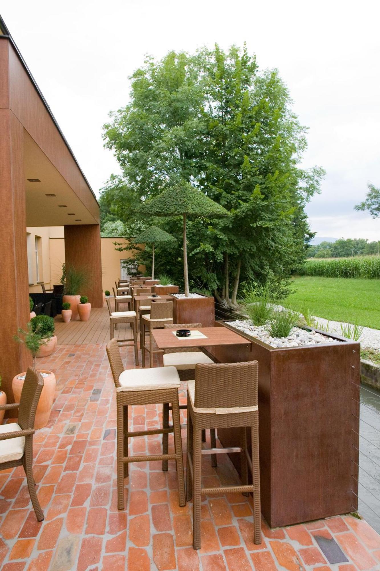 Ambient Hotel Domžale Екстериор снимка